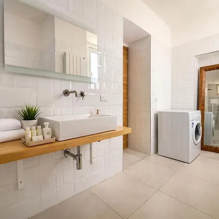Bombrelais فندق مبيت وإفطار 4*